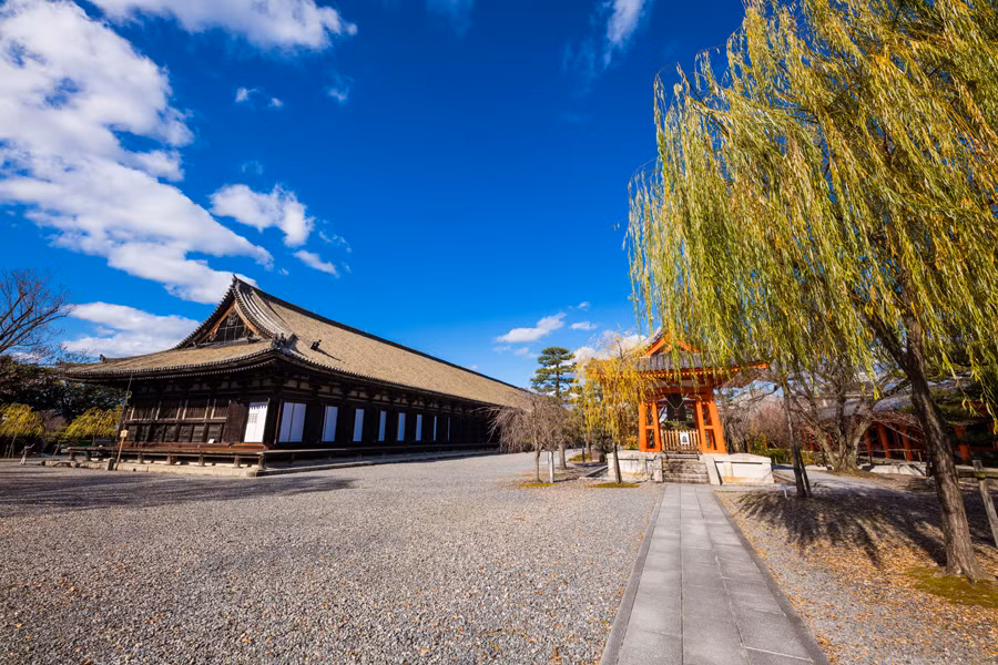 Ngôi đền nằm ở Kyoto, là một trong những kiến trúc bằng gỗ dài nhất thế giới. 