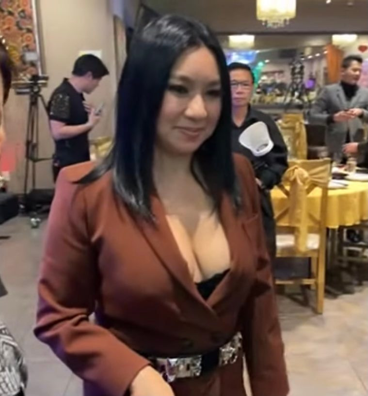 "Biểu tượng sexy" Y Phụng ngại xuất hiện trước đám đông vì quá béo ảnh 2