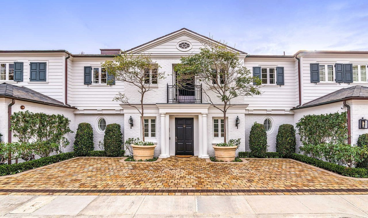 Bất động sản tọa lạc tại thành phố biển Malibu, được tỷ phú Caruso mua vào năm 2008 với giá 11,3 triệu USD.