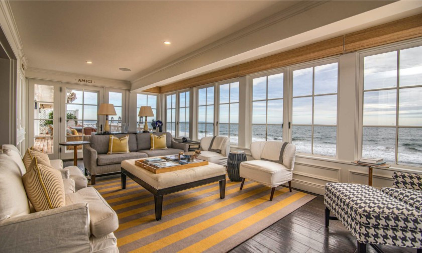 Phòng gia đình với tông màu be chủ đạo đem đến cảm giác nhẹ nhàng, thư thái.