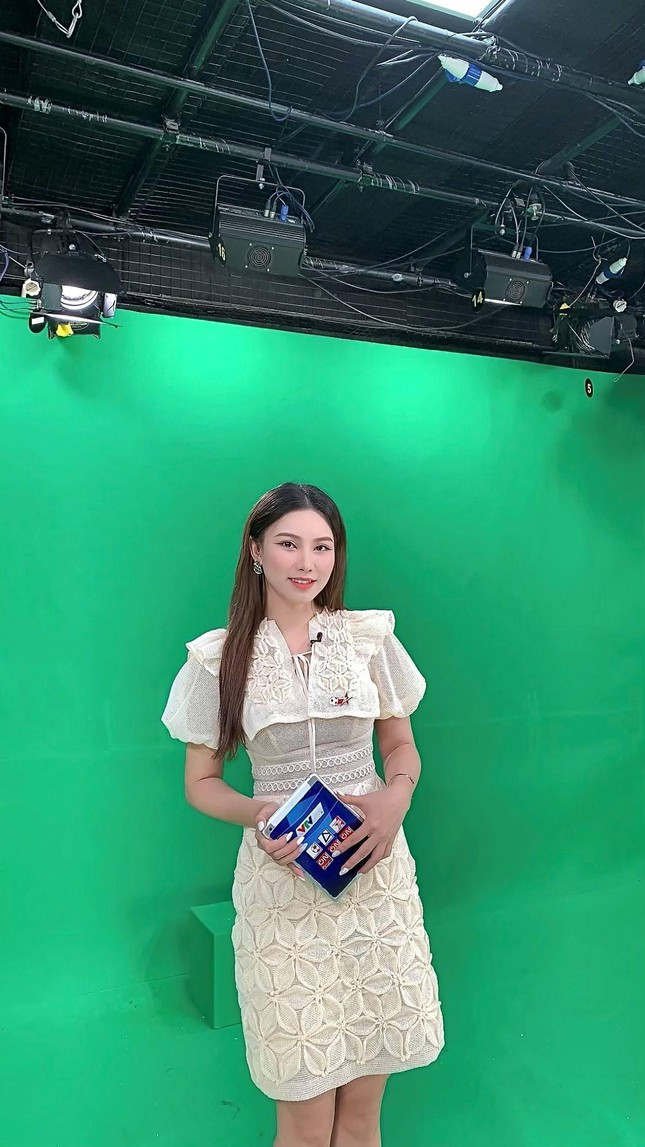 Kể về kỉ niệm khó quên nhất trong quá trình làm nghề, Ánh bộc bạch đó là hành trình trở thành BTV/MC Thể thao của VTVCab. Mặc dù đã có kinh nghiệm được thử sức với các chương trình truyền hình và dẫn thực tế nhưng với Ánh, thể thao luôn là một mảnh đất hoàn toàn mới và ở đó không gì nhiều bằng kiến thức. Một vùng kiến thức mới mẻ và sự cạnh tranh với rất nhiều MC khác là thách thức đặt ra với nữ MC trẻ ở thời điểm ấy. “Còn thấy bị áp lực là mình còn đang làm việc và cố gắng. Nhưng biết biến điều đó thành động lực sẽ càng tốt hơn”, Ngọc Ánh quan niệm. Dồn hết sức mình vào hai tuần ngắn ngủi với những đêm thức trắng để học, nghiền ngẫm tên của cầu thủ, HLV, những sự kiện, khái niệm thể thao mới để hoàn thiện bài thi của mình. Khi nhận được thông báo trúng tuyển và được kí hợp đồng chính thức, Ánh cảm thấy vô cùng xứng đáng với những gì mình nỗ lực.