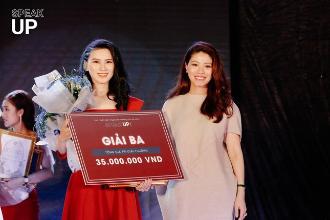 Đạt được danh hiệu lớn khi là sinh viên nhưng Ánh không coi đó là một áp lực “Nhờ cuộc thi mình được nhiều người biết đến, yêu quý, ủng hộ và có thêm nhiều cơ hội hơn trong nghề. Vậy nên mình càng có động lực, năng lượng làm việc, phát triển bản thân để không phụ sự kỳ vọng của những người luôn dõi theo, yêu thương mình”.