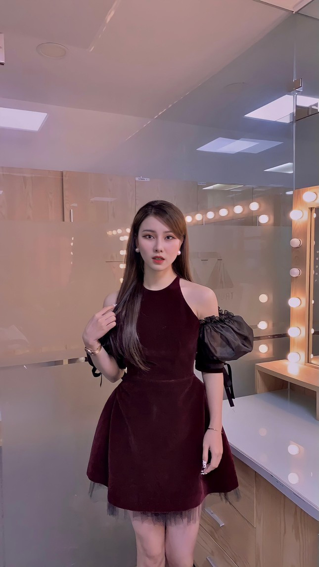 Ngọc Ánh luôn tâm niệm bất kỳ điều gì mình muốn trước hết phải do mình tự tìm đến nó. Cô tâm sự năm nhất đại học là khoảng thời gian cô năng nổ tham gia các câu lạc bộ dành cho sinh viên, sống hết mình với những sự kiện tại trường. “Hồi đấy vì chương trình nào mình cũng cố gắng đi xem trọn vẹn nên được các anh chị trong CLB nhớ và đặt biệt danh là con bé chăm chỉ nhất”.