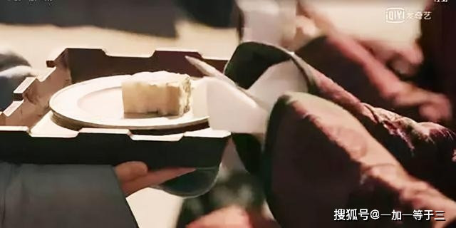 Càn Long ban thưởng món thịt, vì sao các quan lại đẩy cho Kỷ Hiểu Lam? Can Long ban thuong mon thit, vi sao cac quan lai day cho Ky Hieu Lam?