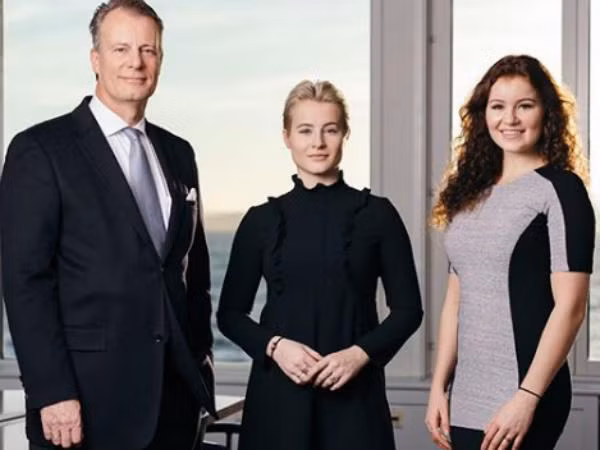 Quan diem ve tiet kiem cua hai nu ty phu khien nhieu nguoi than phuc