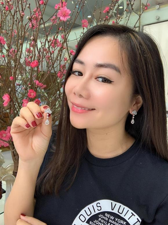 Ho Ngoc Ha dang hanh phuc, cuoc song cua vo dai gia kim cuong gio ra sao?