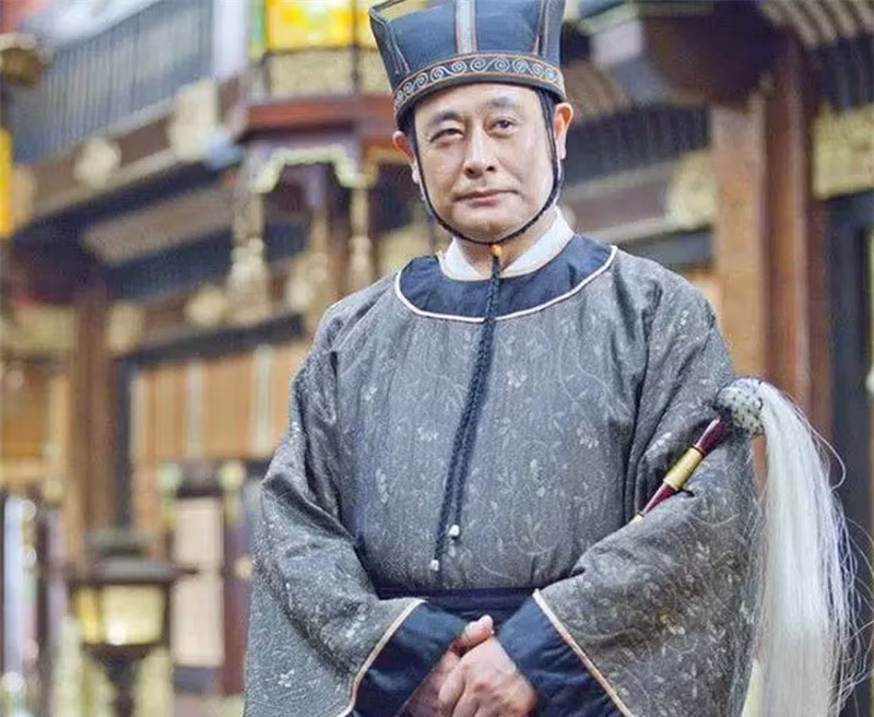 Sau con mua, mat dat lo ra mot ngoi mo khien cac chuyen gia sung so-Hinh-3