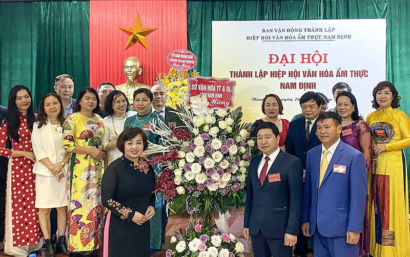 Lap ky luc ve pho de quang ba am thuc Nam Dinh-Hinh-2