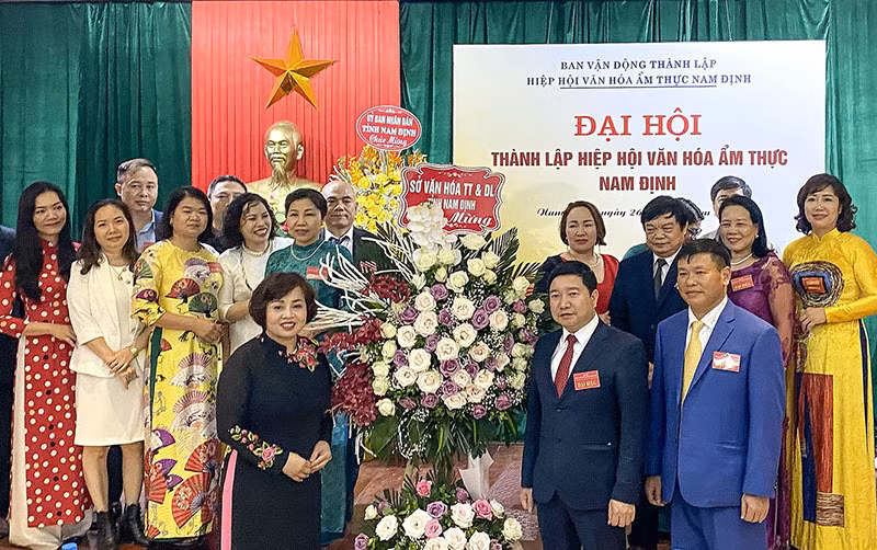 Lap ky luc ve pho de quang ba am thuc Nam Dinh-Hinh-2