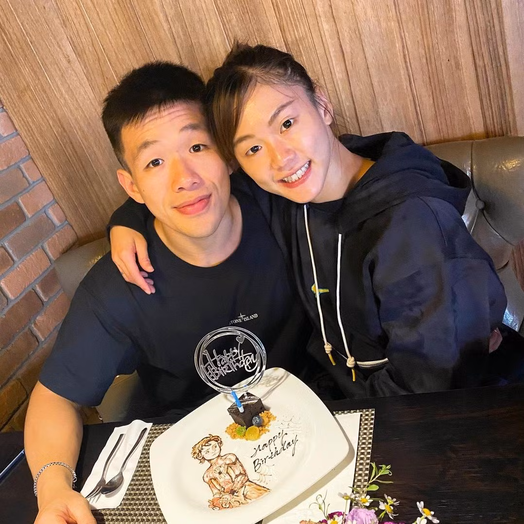 Wen Tzu-yun có chuyện tình hạnh phúc với bạn trai quen nhiều năm. Trên trang cá nhân, cô thường xuyên đăng ảnh đi ăn uống, du lịch cùng anh. Mỗi trận đấu lớn của cô đều có sự cổ vũ của nửa kia trên khán đài. Cô cho biết do lịch tập luyện căng thẳng trước kỳ Olympic, cùng với dịch bệnh phức tạp nên cả hai chưa thể lên kế hoạch cho đám cưới của mình.