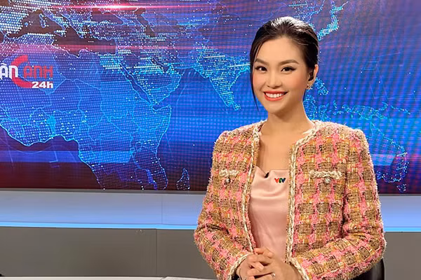 br/> Á hậu Diễm Trang cho biết việc ghi hình của cô cũng theo nguyên tắc 1 tuần làm, 1 tuần nghỉ để tránh việc lây nhiễm chéo. Các chương trình MC của cô đều bị hủy nên cô tập trung cho việc dẫn chương trình ở đài truyền hình. Trong mùa dịch, cô ở nhà là chủ yếu để đảm bảo an toàn, nấu nướng và tập chơi Tiktok. Á hậu Việt Nam 2014 cho biết cô cảm thấy vui vẻ và trẻ lại khi cập nhật các xu hướng trên mạng xã hội.