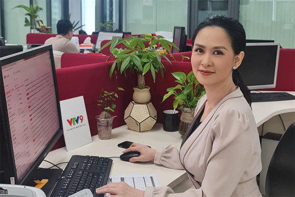 br/> BTV Thúy Hằng chia sẻ khi đến phiên nghỉ các BTV lại ở nhà suốt tuần và dùng thời gian này để phục hồi sức khoẻ, chuẩn bị "chiến đấu" cho tuần tiếp theo. Cách chia việc này có lúc khiến công việc có lúc quá tải, có lúc lại rảnh rỗi quá nhưng mọi người đều cảm thấy yên tâm hơn, vì ai cũng đồng lòng chiến thắng dịch bệnh.