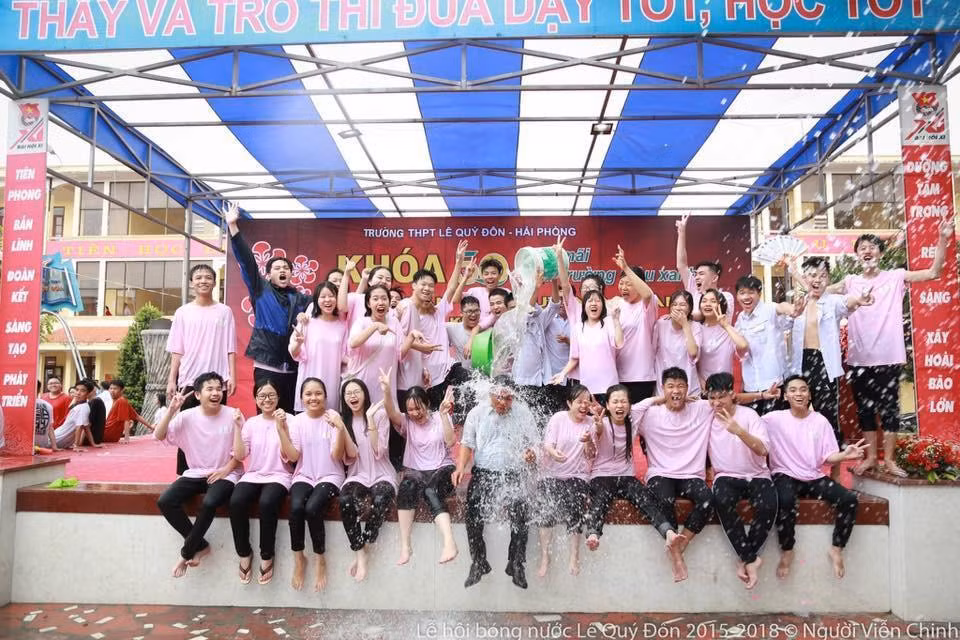 Bi dam hoc tro loi xe may vao lop, thay giao phan ung cute-Hinh-2