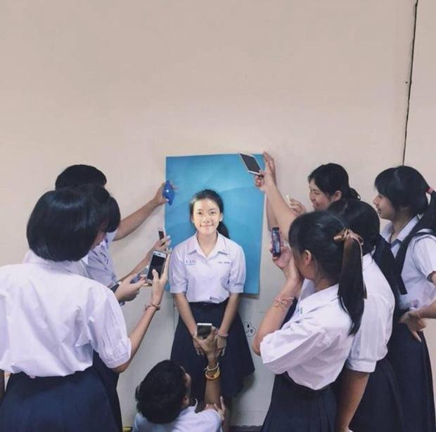 Bi dam hoc tro loi xe may vao lop, thay giao phan ung cute-Hinh-7