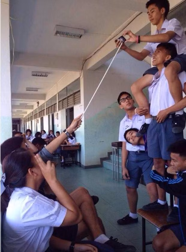 Bi dam hoc tro loi xe may vao lop, thay giao phan ung cute-Hinh-6