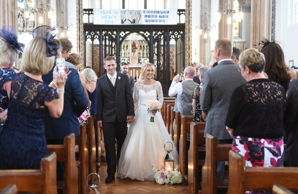 br/> Tháng 9/2016, Jason và Laura đã tiến hành hôn lễ riêng tư ở Cheshire (Anh). Ngày sau lễ cưới, Jason thông báo với mọi người qua dòng tweet: "Chào buổi sáng quý cô Kenny" cùng ảnh Laura nằm trên giường. Nữ VĐV cũng đăng ảnh cưới trên Instagram, kèm dòng caption: "Tôi đã có khoảng thời gian tuyệt nhất trong đời. Thật vui khi được gọi Jason là chồng". Ảnh: Joe Gardner.