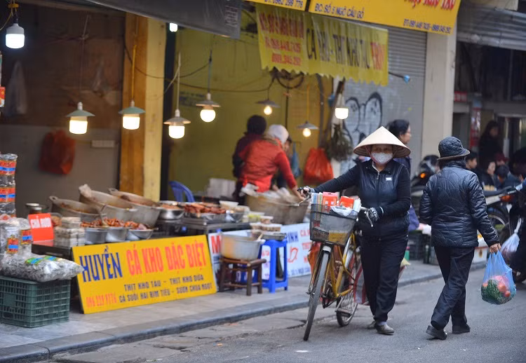 Người phố Cổ tiêu tiền như thế nào ở đặc khu mua sắm Tết ảnh 4