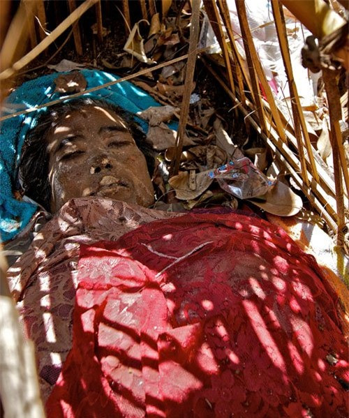 Những tập tục mai táng kỳ quái trên thế giới ảnh 4