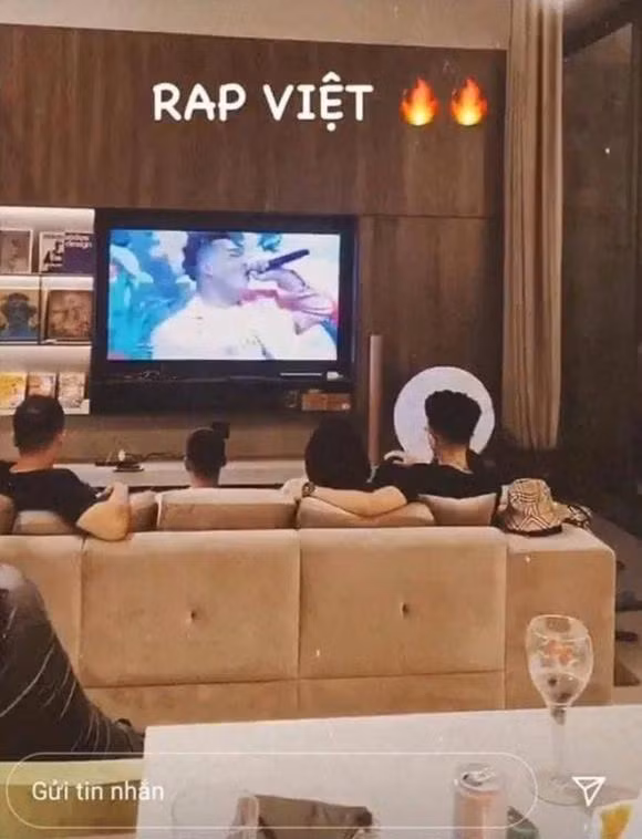 Toc Tien bat ngo va ngam am chi: 