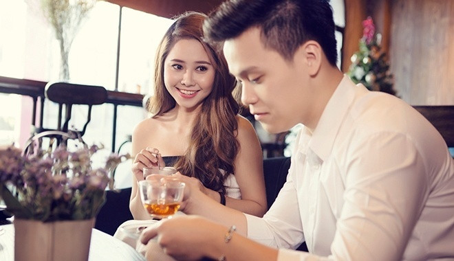 Thu nhap 35 trieu/thang, co nang doi hoi mot dieu khien chang trai chi biet im lang