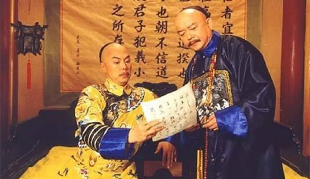 Tại sao Hòa Thân bốc cát bỏ vào cháo cứu nạn được Càn Long trọng thưởng? Tai sao Hoa Than boc cat bo vao chao cuu nan duoc Can Long trong thuong?