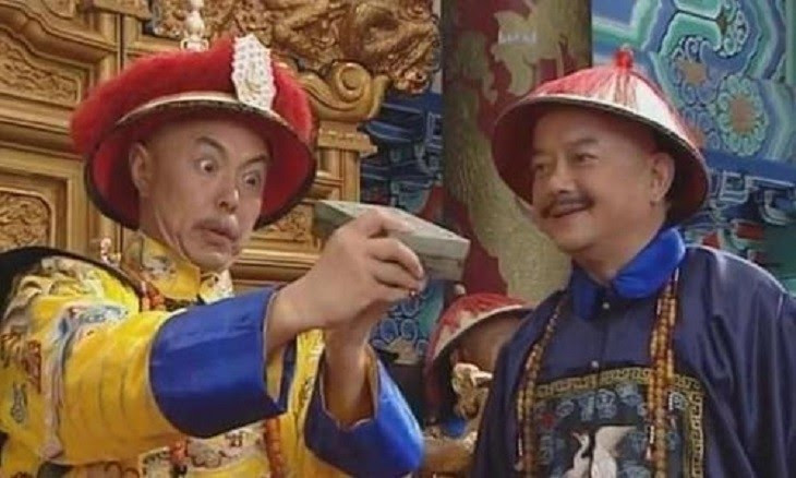 Tại sao Hòa Thân bốc cát bỏ vào cháo cứu nạn được Càn Long trọng thưởng? - Hình 5 Tai sao Hoa Than boc cat bo vao chao cuu nan duoc Can Long trong thuong?-Hinh-5