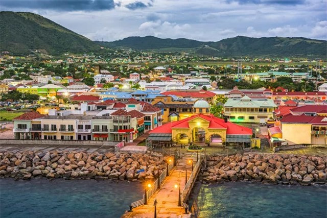  Saint Kitts và Nevis là quốc gia có chủ quyền nhỏ nhất ở châu Mỹ về quy mô cũng như dân số, Thủ đô của quốc gia này là Basseterre và cũng là nơi đặt trụ sở của chính phủ. 