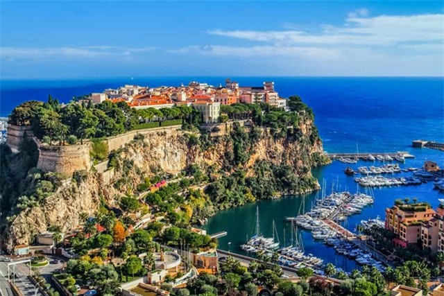  Monaco là một thành phố - nhà nước độc lập ở miền nam nước Pháp, một trong những giải đua quan trọng nhất trên thế giới diễn ra tại đây: Monaco Grand Prix Công thức 1. 