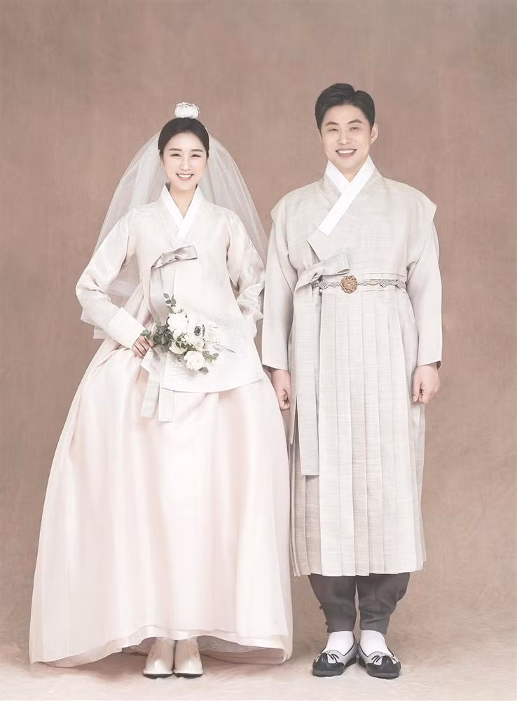 Hot girl noi tieng trong gioi tre Viet bat ngo theo chong bo cuoc choi-Hinh-3