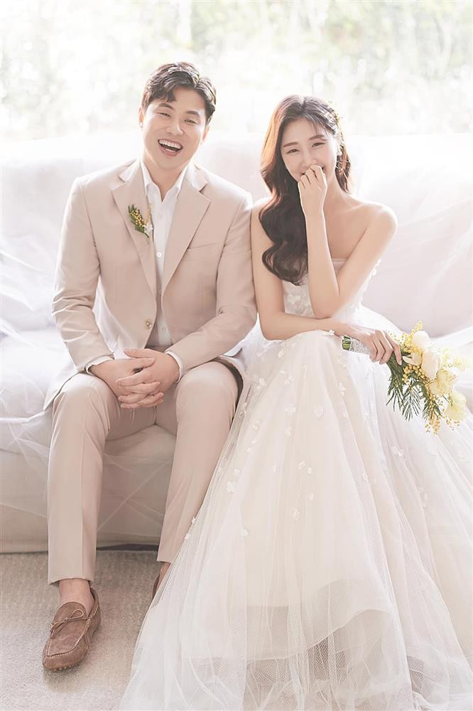 Hot girl noi tieng trong gioi tre Viet bat ngo theo chong bo cuoc choi-Hinh-4