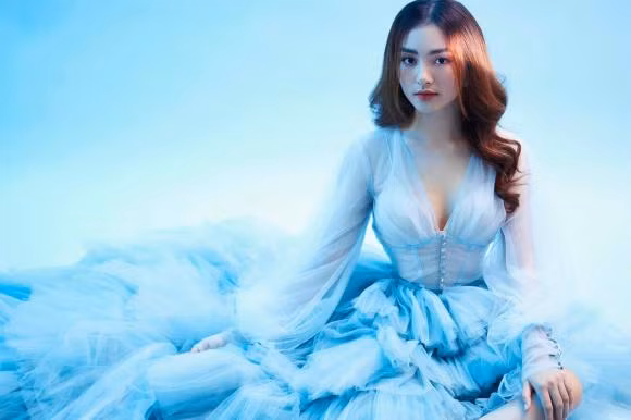 Những hình ảnh đời thường xinh tươi, rạng rỡ của Đặng Thị Mỹ Linh khiến người nhìn xao xuyến. Dù gương mặt ít son phấn nhưng gái xinh 2k vẫn toả sáng theo cách riêng.