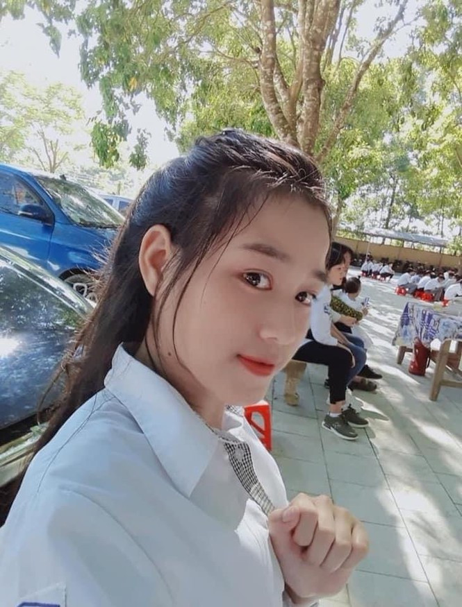 Loạt ảnh thời học sinh cực dễ thương của Hoa hậu Đỗ Thị Hà Loat anh thoi hoc sinh cuc de thuong cua Hoa hau Do Thi Ha