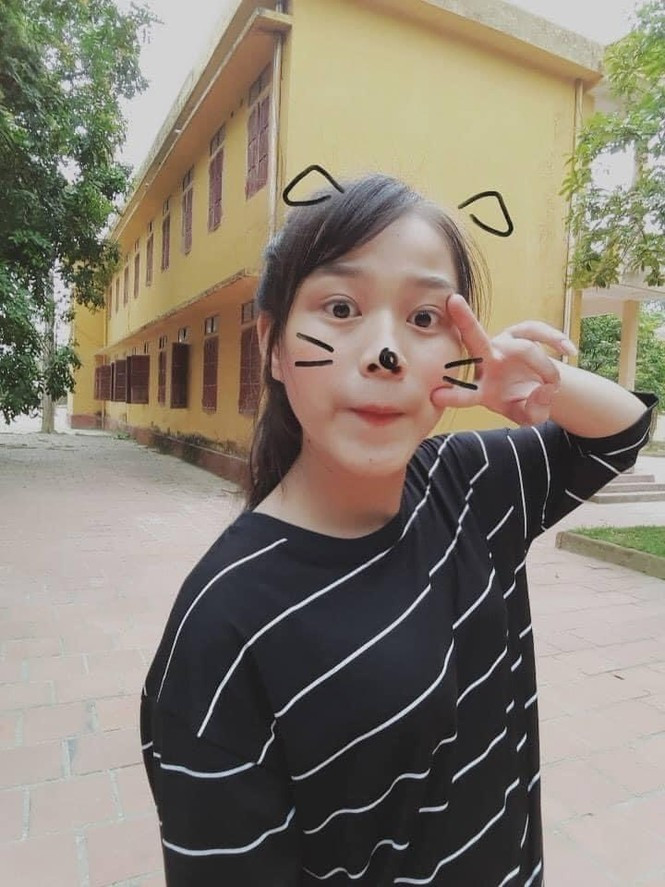 Loạt ảnh thời học sinh cực dễ thương của Hoa hậu Đỗ Thị Hà - Hình 10 Loat anh thoi hoc sinh cuc de thuong cua Hoa hau Do Thi Ha-Hinh-10