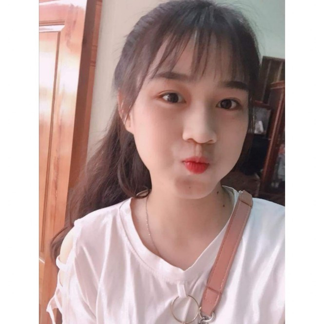 Loạt ảnh thời học sinh cực dễ thương của Hoa hậu Đỗ Thị Hà - Hình 11 Loat anh thoi hoc sinh cuc de thuong cua Hoa hau Do Thi Ha-Hinh-11