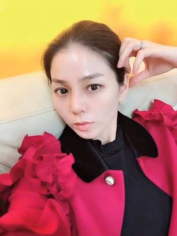 Nhan sac Le Quyen thoi chua sua mui duoc chia se lai-Hinh-4