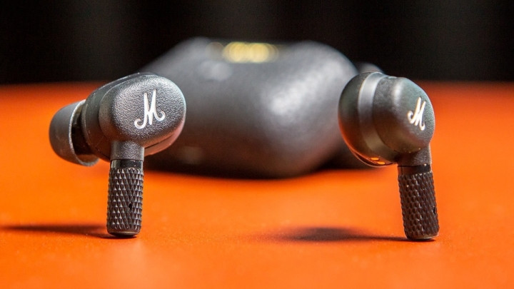 Nổi tiếng với những người hâm mộ nhạc rock, Marshall cung cấp tai nghe Marshall Motif A.N.C.với âm thanh đặc trưng và khả năng giảm tiếng ồn chủ động (ANC) đầy thuyết phục. Tính tự chủ của tai nghe thật tuyệt vời với thời gian hoạt động lên tới 8 giờ 23 phút với ANC và 8 giờ 50 phút không có ANC. Khiếm khuyết nhất là tai nghe không thể điều chỉnh âm lượng.