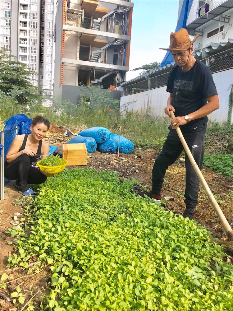 Bo me Ho Ngoc Ha lam nong dan du giau nut do do vach-Hinh-4
