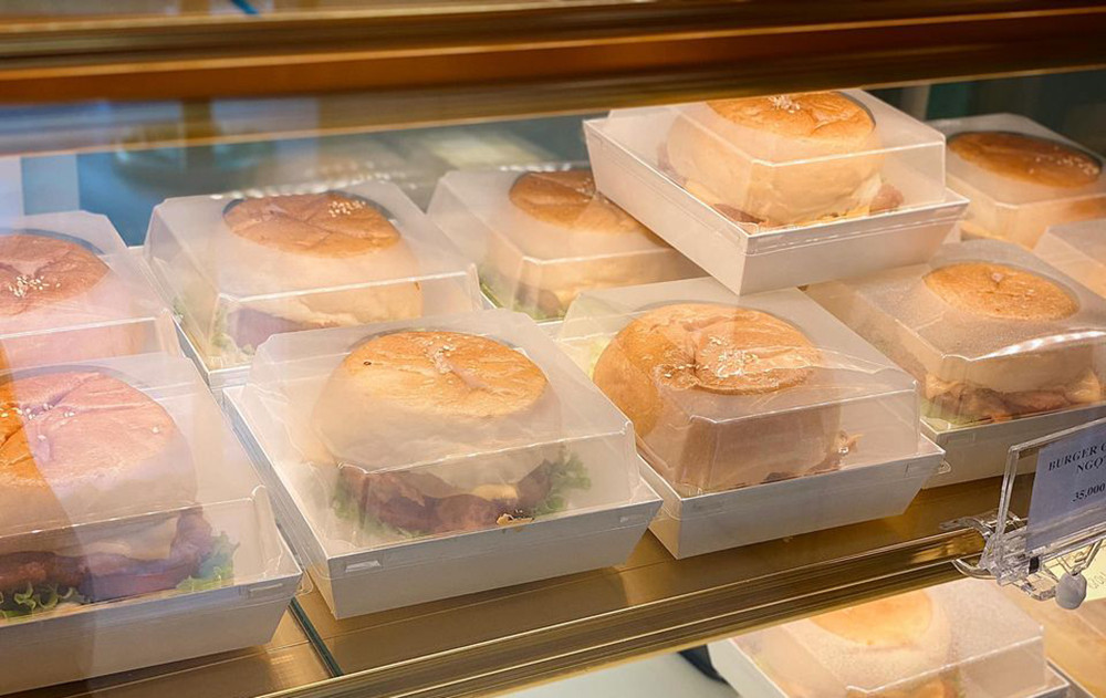 Ba thang nghi dich, chu tiem banh bat luc nhin so tiet kiem can dan