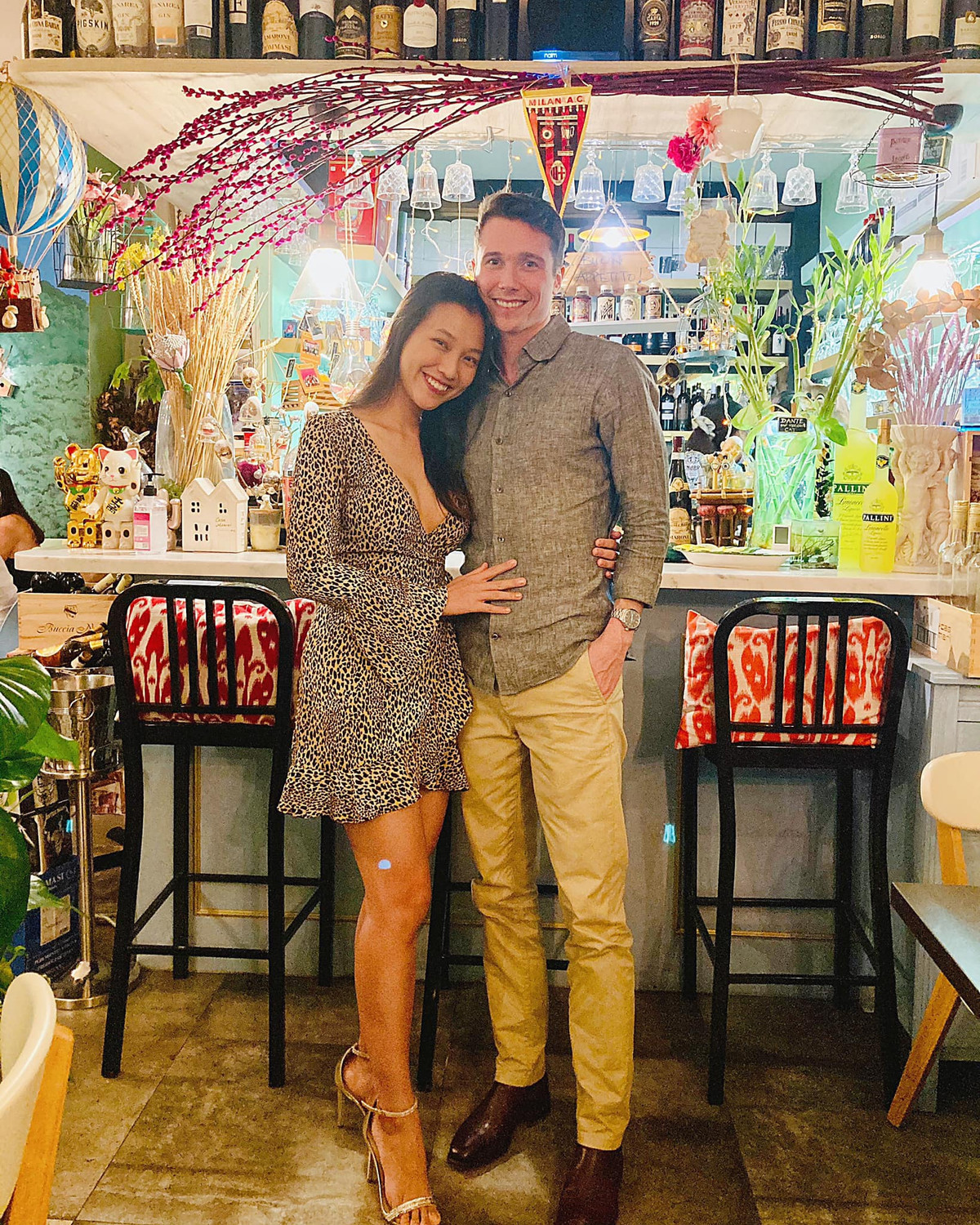 Những khoảnh khắc hạnh phúc của gia đình Hoàng Oanh thu hút sự quan tâm của người hâm mộ. Hoàng Oanh và chồng kết hôn vào cuối năm 2019 sau một thời gian tìm hiểu, gắn bó.