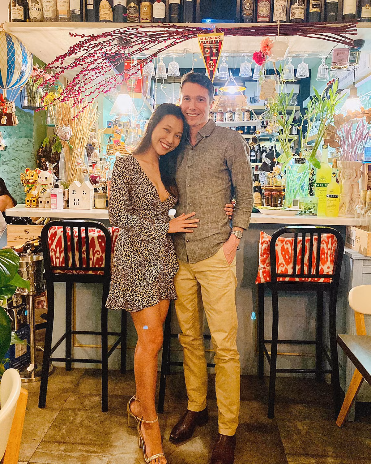 Những khoảnh khắc hạnh phúc của gia đình Hoàng Oanh thu hút sự quan tâm của người hâm mộ. Hoàng Oanh và chồng kết hôn vào cuối năm 2019 sau một thời gian tìm hiểu, gắn bó.