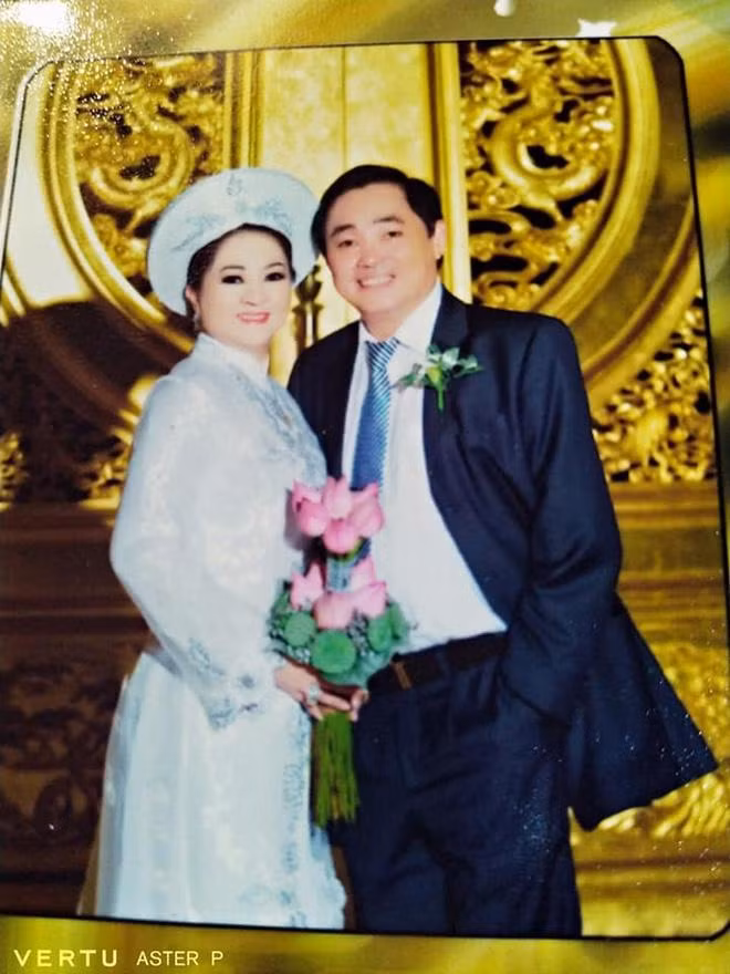 Ba Phuong Hang he lo moi quan he voi vo cu ong Dung 