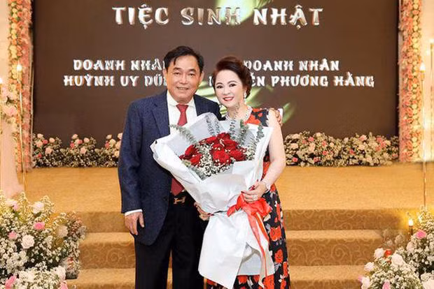 Ba Phuong Hang he lo moi quan he voi vo cu ong Dung 