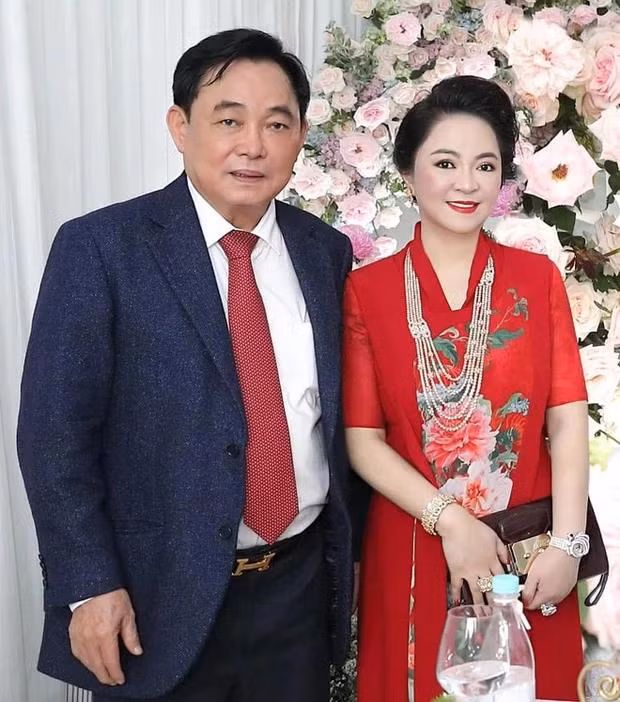 Ba Phuong Hang he lo moi quan he voi vo cu ong Dung 