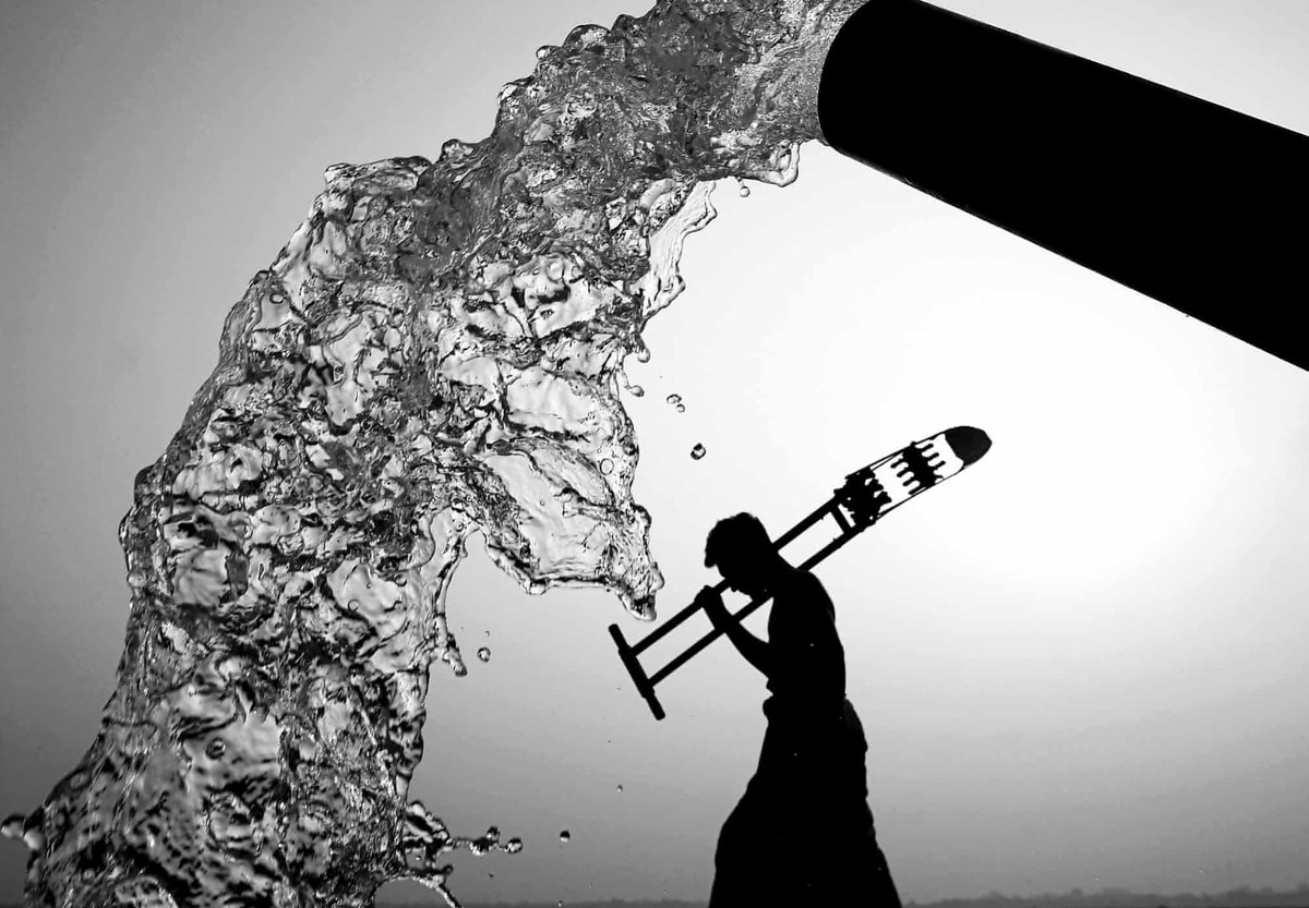 Đây là bức ảnh thắng hạng mục Nước. Nó được chụp bởi Kazi Arifujjaman, nhiếp ảnh gia đến từ Bangledesh.