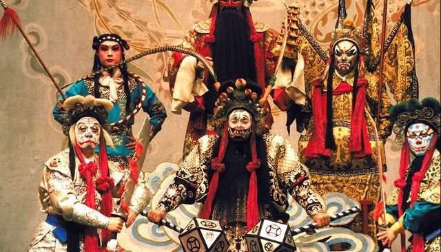 Diem bao ma 83 trieu dai phong kien Trung Hoa truoc khi diet vong deu linh ung