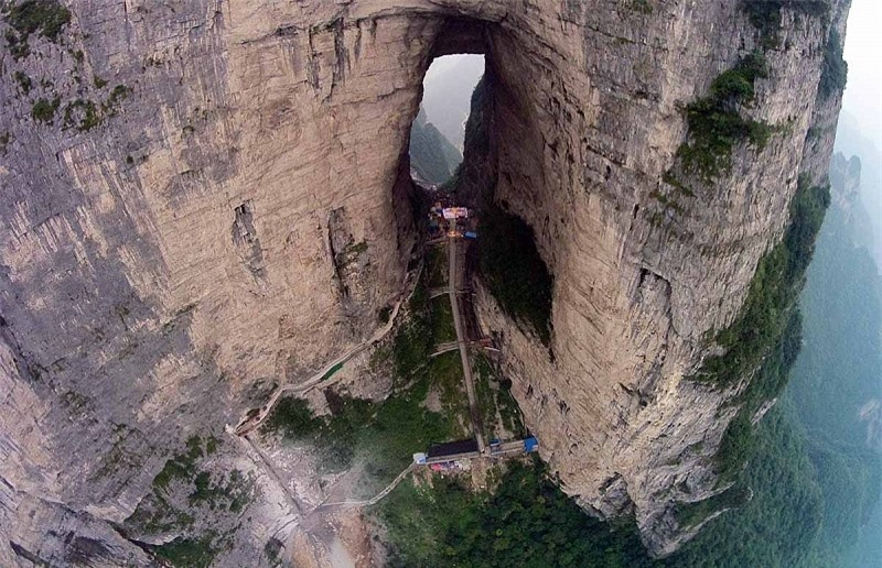 Câu chuyện thần bí xung quanh cổng trời Trung Quốc ảnh 2