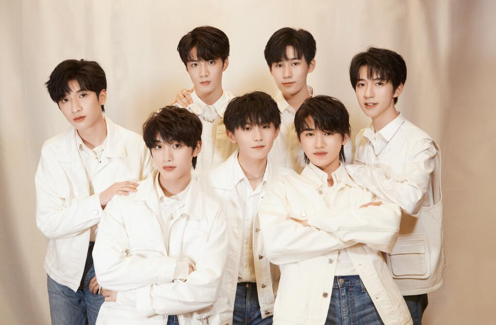 Dich Le Nhiet Ba bi quay roi va noi am anh cua cac sao nu-Hinh-4