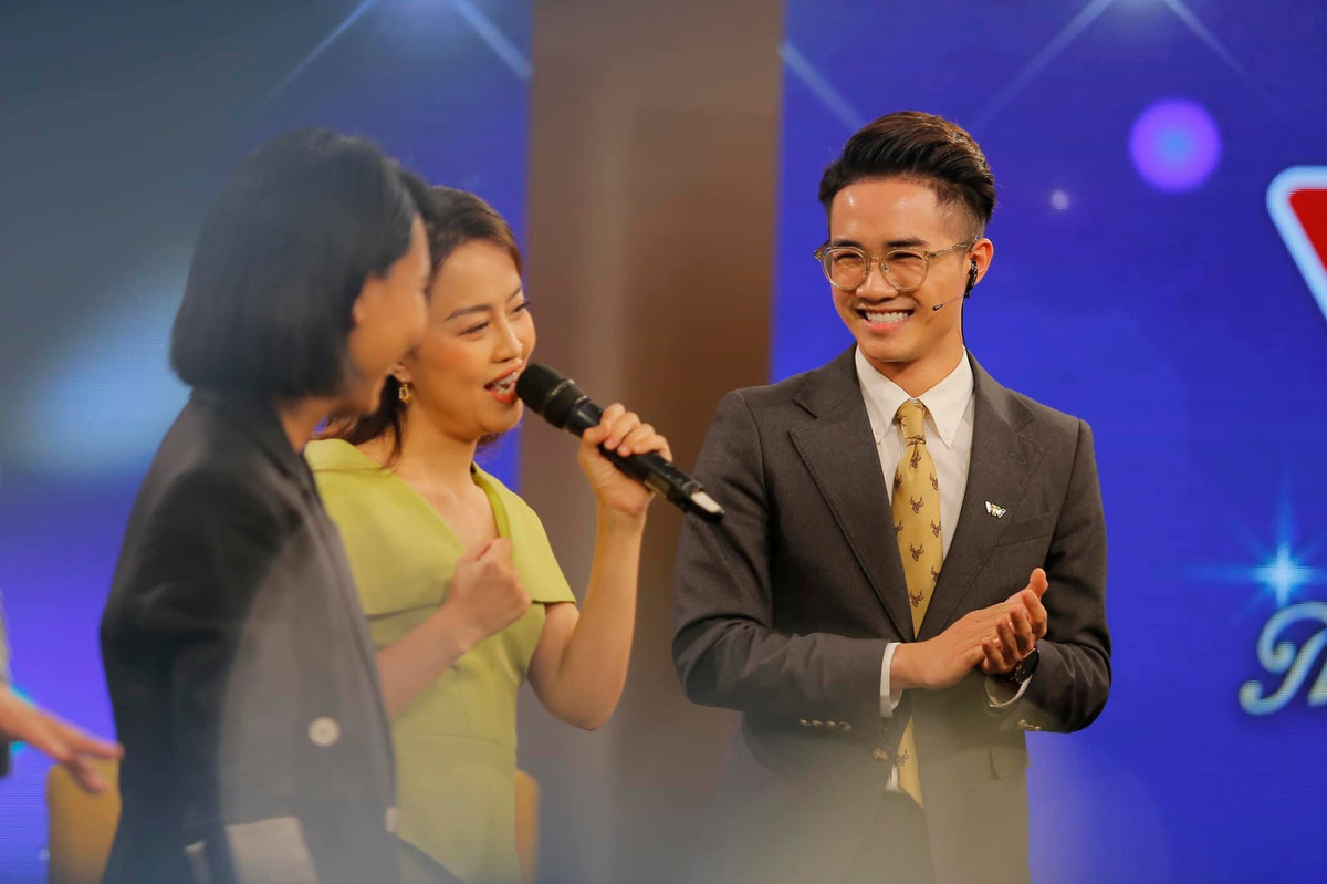 Công việc của MC Ngọc Thịnh trong mùa dịch cũng bị ảnh hưởng khá nhiều. Các chương trình tại VTV đều bị hạn chế khán giả, đặc biệt là chương trình Bữa trưa vui vẻ phải chuyển sang hình thức trực tuyến, nói chuyện với khách mời qua Skype hay Facebook. Cả ê-kíp luôn cố gắng hết sức để mang đến những món ăn tinh thần tốt nhất cho khán giả trong mùa dịch.