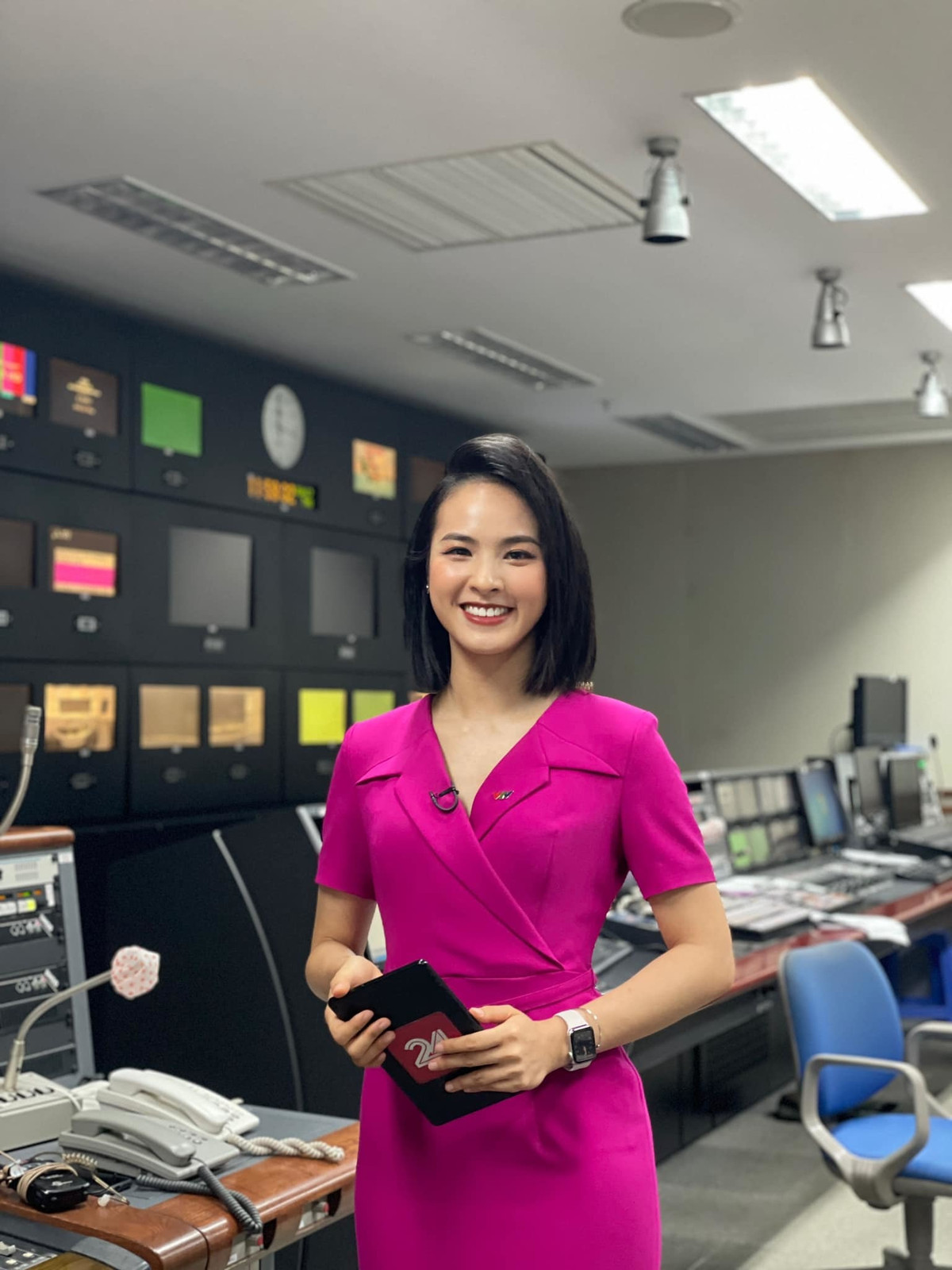 Đợt dịch lần này cũng khiến công việc của BTV Quỳnh Nga có thay đổi, để phù hợp tình hình dịch bệnh và an toàn cho cô và các đồng nghiệp trong Đài. Như công việc biên tập viên, lịch được chia theo từng tuần, hạn chế người vào khu vực làm việc hết sức có thể. Công việc làm phóng viên cũng phải thực hiện trực tuyến.