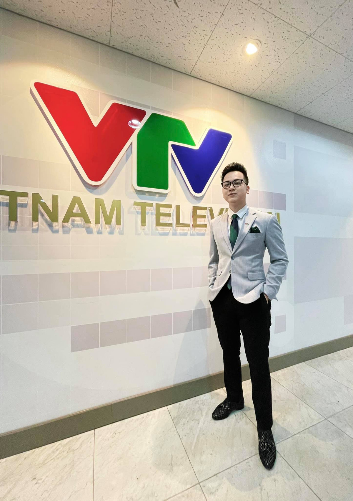 “Thật ra trước đây tôi không thích nấu ăn, thậm chí là rất ghét vì tôi lười. Nhưng dạo gần đây tôi lại rất thích công việc này. Tôi hay xem những video dạy nấu ăn và thử làm theo. Rất may, cũng không đến nỗi tệ”, BTV Hữu Trí chia sẻ. Vì tình hình dịch bệnh phức tạp nên anh thường ở nhà nấu ăn nếu không phải đi làm. Anh cũng bật mí bản thân là một người "nghiện" đồ công nghệ, đó cũng là một động lực khiến anh nỗ lực kiếm tiền phục vụ cho đam mê của mình.